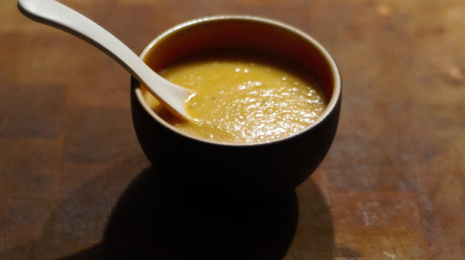 Velouté de carottes et lentilles corail, parfumé à la cardamome et coco