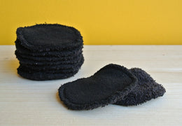 Disque de coton démaquillant noir